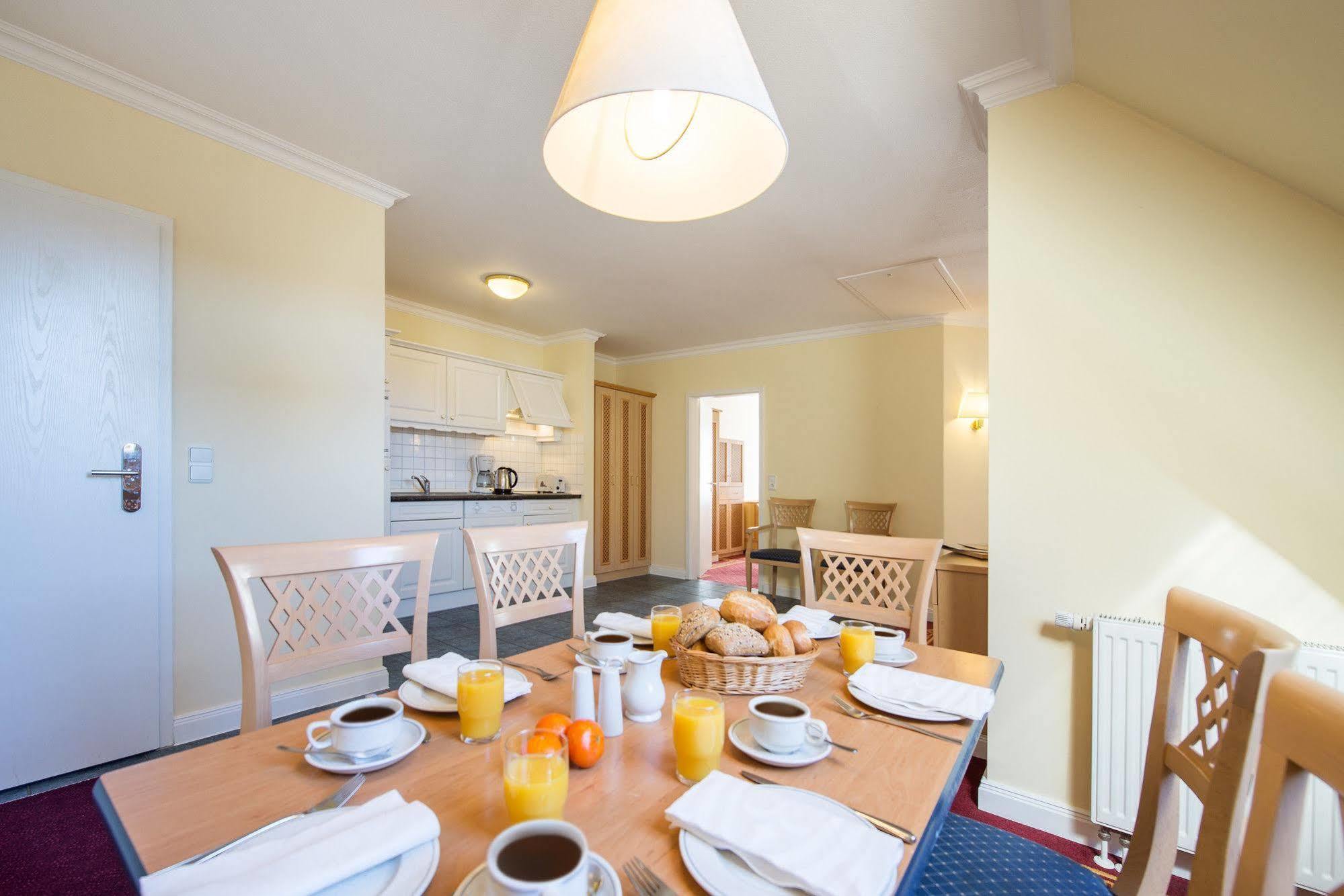 Aparthotel Kuehlungsborn, Villa Am Konzertgarten Exteriör bild